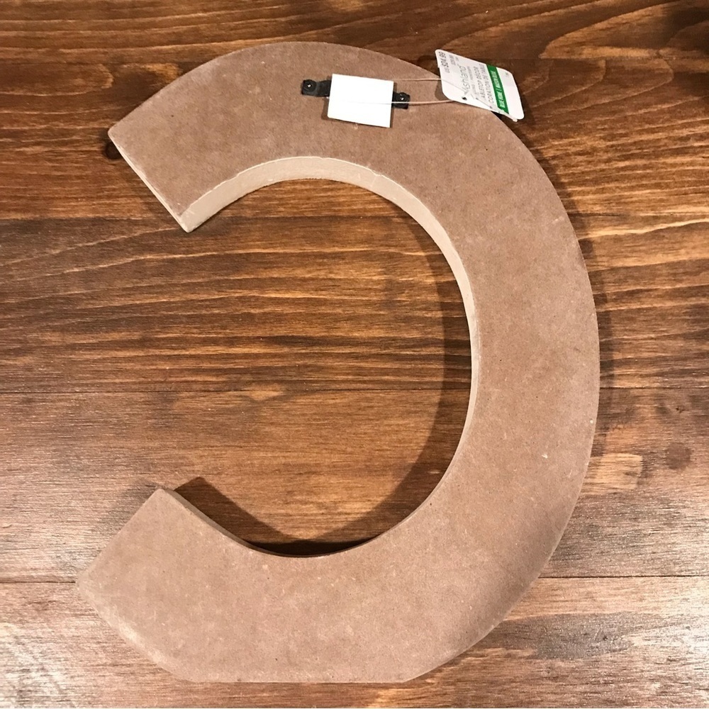 ▪️Whitewashed Letter “C” Decor - Picture 5 of 6